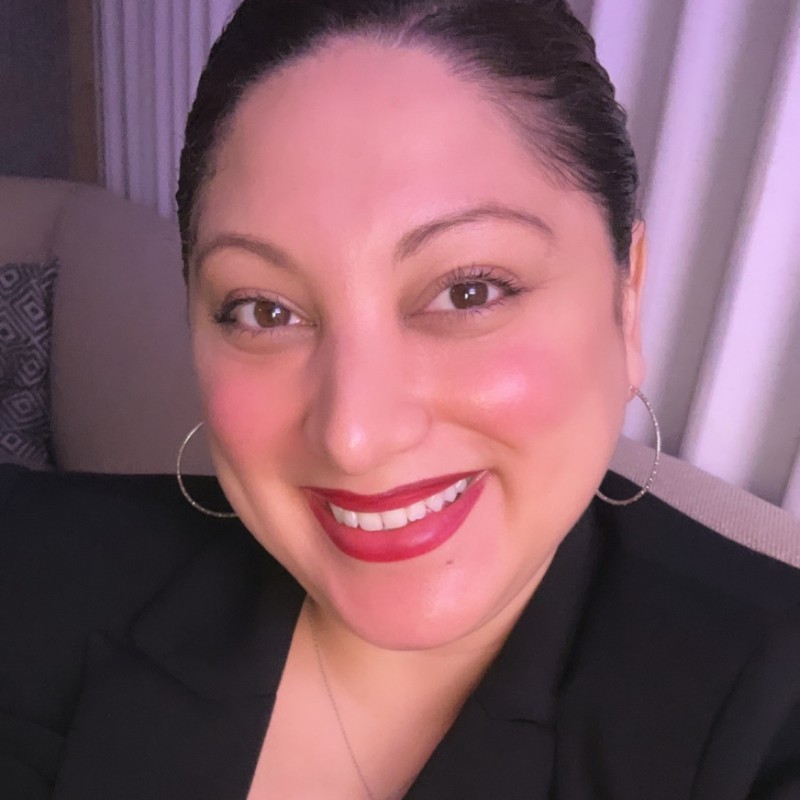 Headshot of Cyndie Navarro-Davila